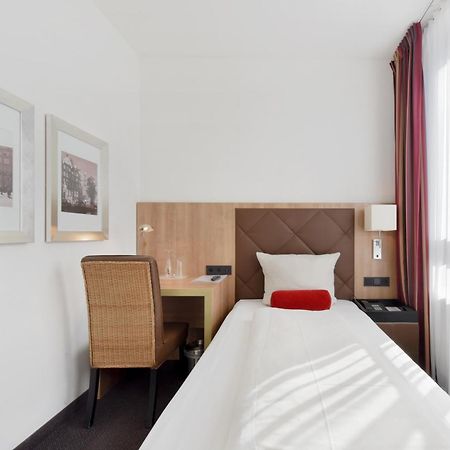 Achat Hotel Muenchen Sued Ruang foto
