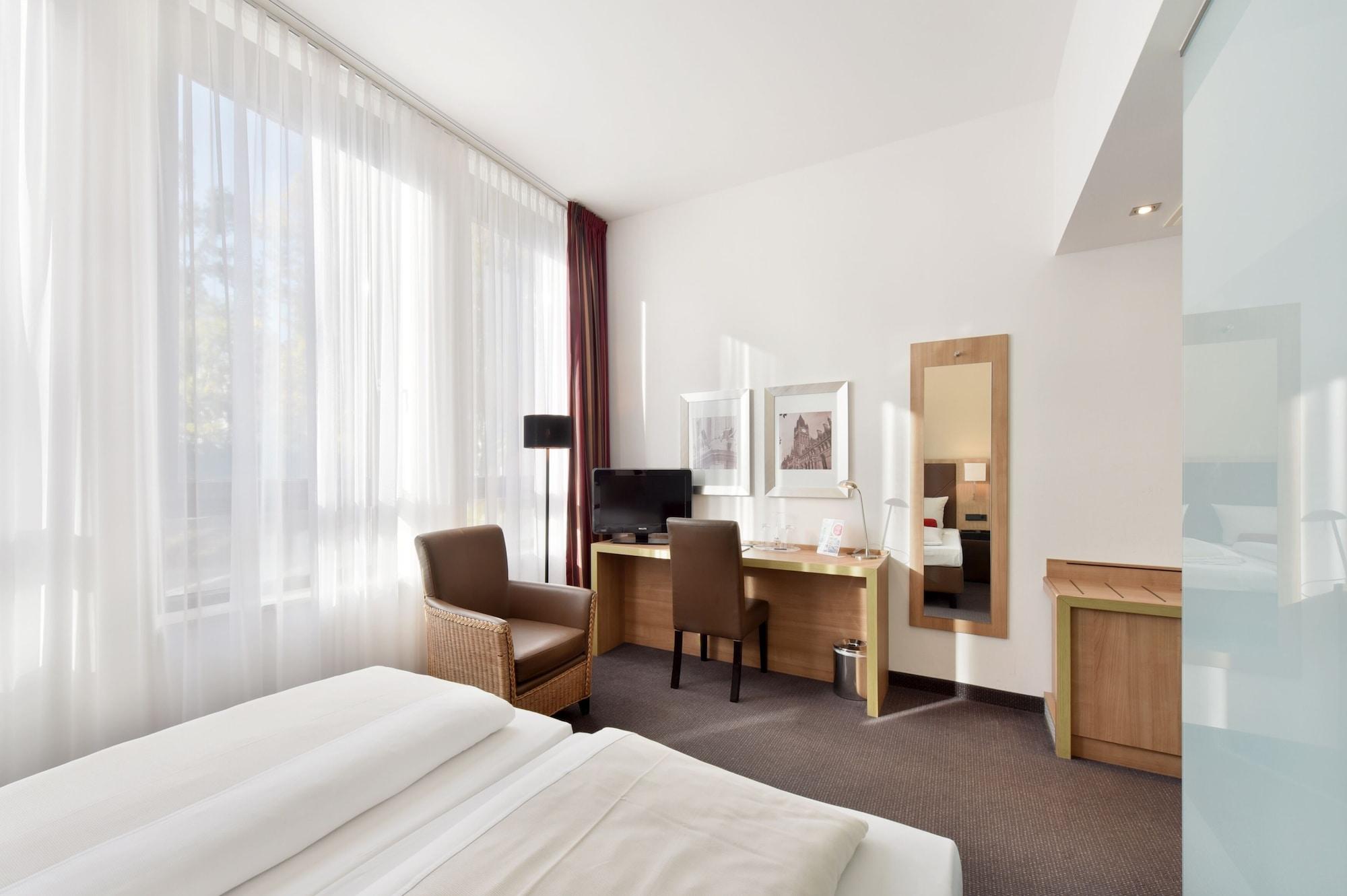 Achat Hotel Muenchen Sued Bagian luar foto